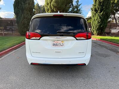 2018 Chrysler Pacifica Limited - Photo 3 - Fremont, CA 94536