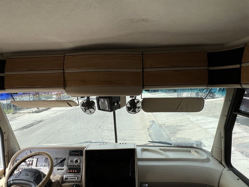 1997 PACE ARROW 36B VISION CLASS A 36A - Photo 13 - Albuquerque, NM 87108