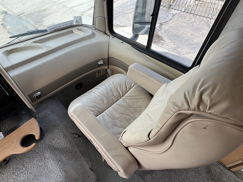 1997 PACE ARROW 36B VISION CLASS A 36A - Photo 10 - Albuquerque, NM 87108