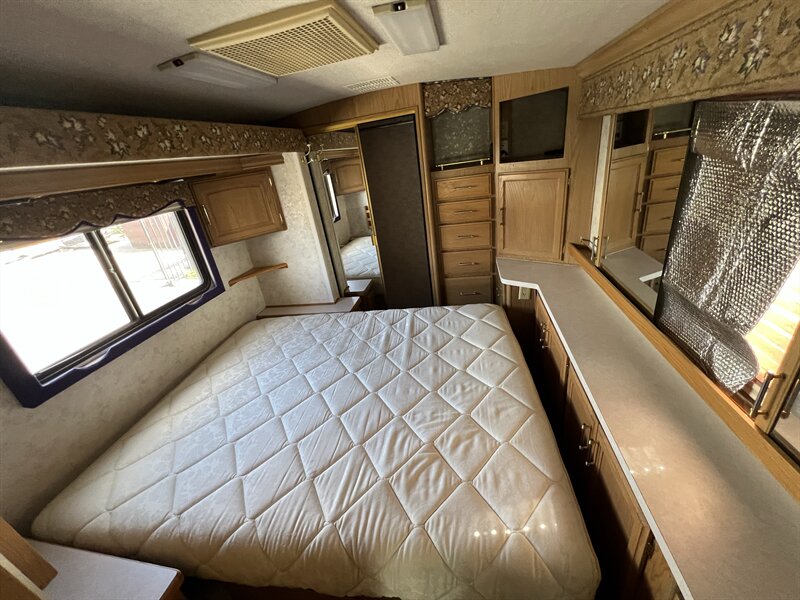 1997 PACE ARROW 36B VISION CLASS A 36A - Photo 19 - Albuquerque, NM 87108