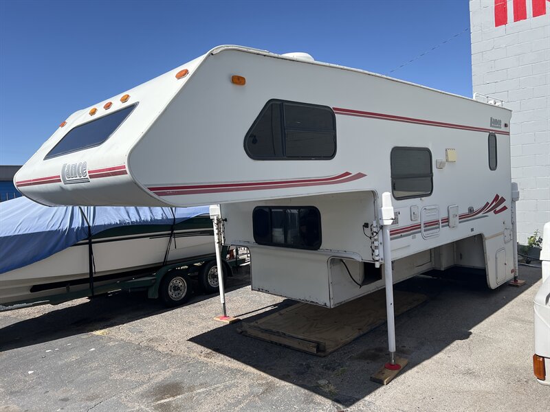 1999 LANCE CAMPER OVERHEAD   - Photo 1 - Albuquerque, NM 87108