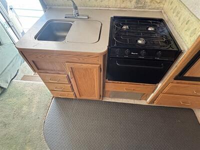 2002 WINNEBAGO SIGHTSEER 30B   - Photo 11 - Albuquerque, NM 87108