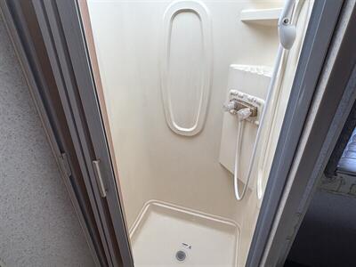 2002 WINNEBAGO SIGHTSEER 30B   - Photo 15 - Albuquerque, NM 87108