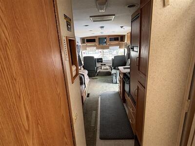 2002 WINNEBAGO SIGHTSEER 30B   - Photo 14 - Albuquerque, NM 87108