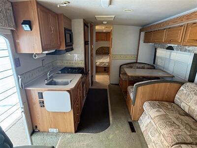 2002 WINNEBAGO SIGHTSEER 30B   - Photo 9 - Albuquerque, NM 87108