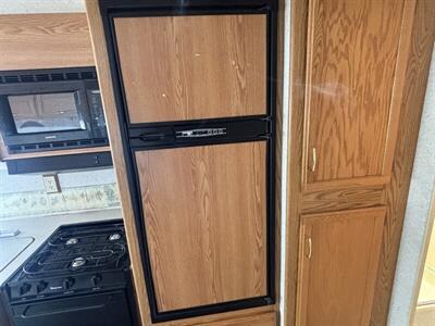 2002 WINNEBAGO SIGHTSEER 30B   - Photo 13 - Albuquerque, NM 87108