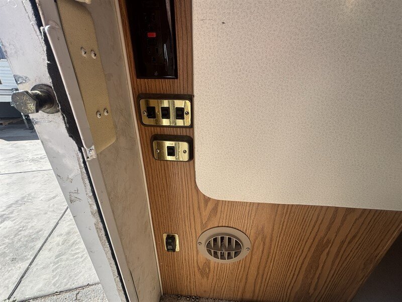 2000 Ford E-450 SD - Photo 19 - Albuquerque, NM 87108