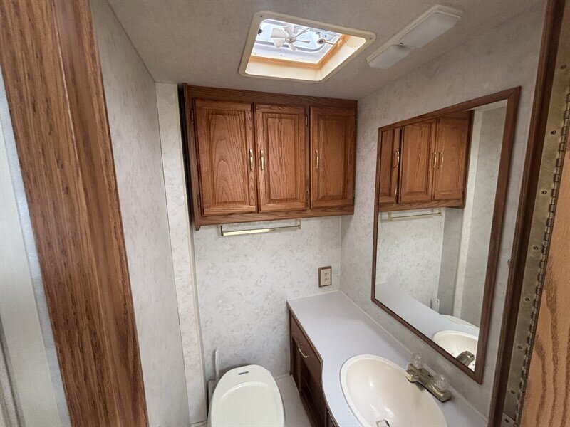 2000 Ford E-450 SD - Photo 7 - Albuquerque, NM 87108