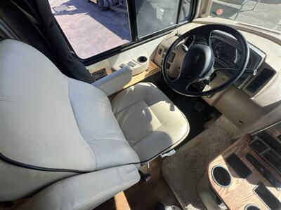 2017 Winnebago SUNSTAR 27PE   - Photo 14 - Albuquerque, NM 87108