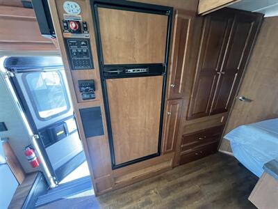 2017 Winnebago SUNSTAR 27PE   - Photo 11 - Albuquerque, NM 87108