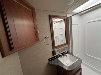 2017 Winnebago SUNSTAR 27PE   - Photo 19 - Albuquerque, NM 87108