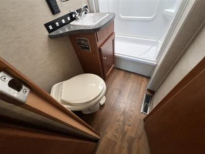 2017 Winnebago SUNSTAR 27PE   - Photo 20 - Albuquerque, NM 87108