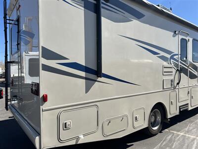 2017 Winnebago SUNSTAR 27PE   - Photo 6 - Albuquerque, NM 87108