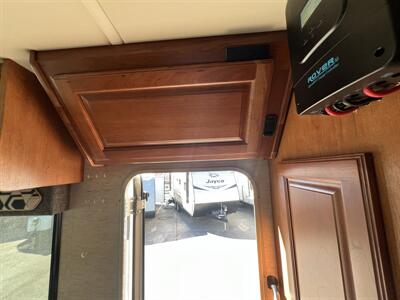 2017 Winnebago SUNSTAR 27PE   - Photo 9 - Albuquerque, NM 87108