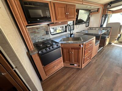 2017 Winnebago SUNSTAR 27PE   - Photo 23 - Albuquerque, NM 87108