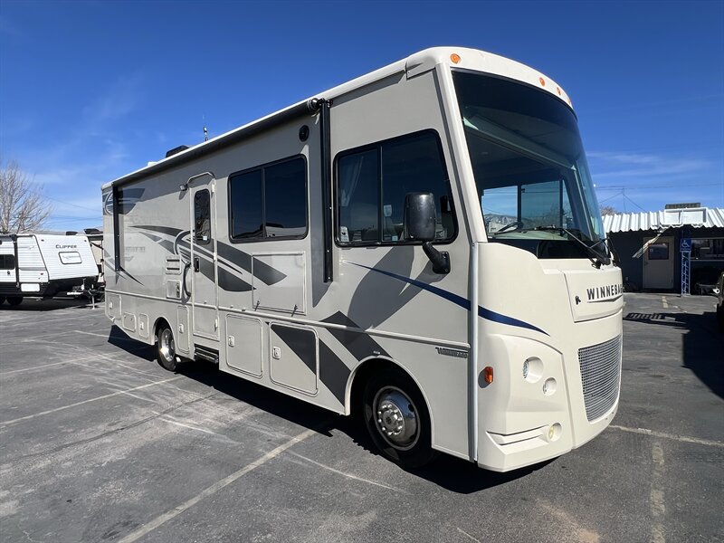 2017 Winnebago SUNSTAR 27PE   - Photo 1 - Albuquerque, NM 87108
