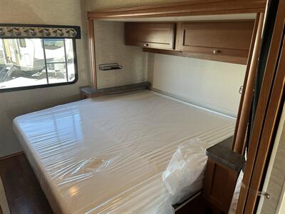 2017 Winnebago SUNSTAR 27PE   - Photo 17 - Albuquerque, NM 87108