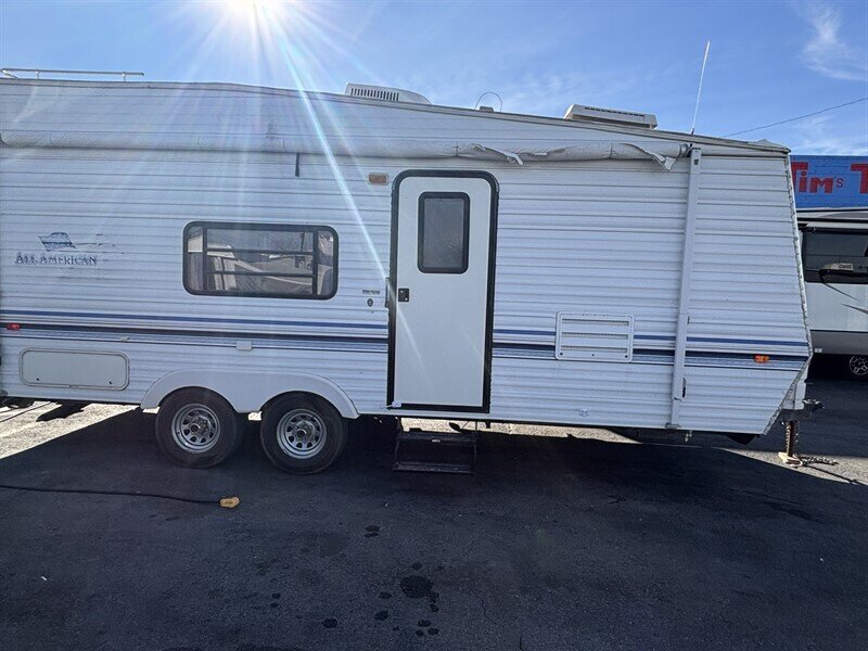 2002 FORESTRIVER 21FB ALL AMERICAN SPORT toy hauler - Photo 2 - Albuquerque, NM 87108