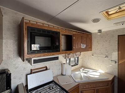 2002 FORESTRIVER 21FB ALL AMERICAN SPORT toy hauler - Photo 11 - Albuquerque, NM 87108