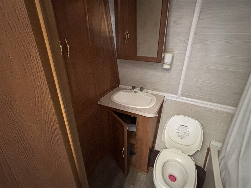 2002 FORESTRIVER 21FB ALL AMERICAN SPORT toy hauler - Photo 13 - Albuquerque, NM 87108