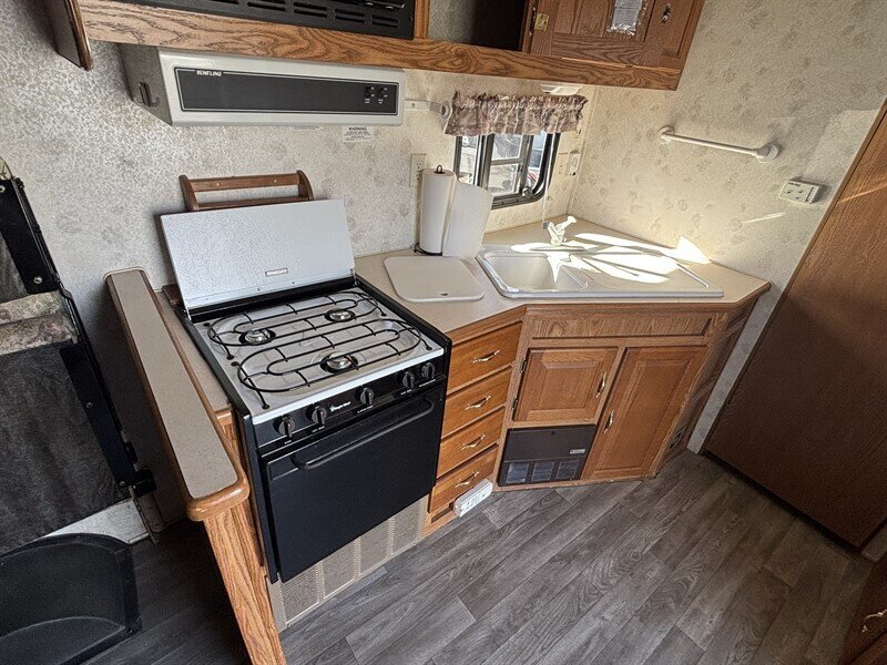 2002 FORESTRIVER 21FB ALL AMERICAN SPORT toy hauler - Photo 10 - Albuquerque, NM 87108