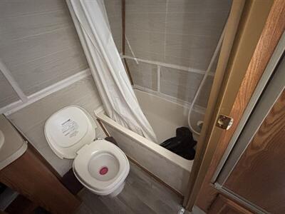 2002 FORESTRIVER 21FB ALL AMERICAN SPORT toy hauler - Photo 12 - Albuquerque, NM 87108