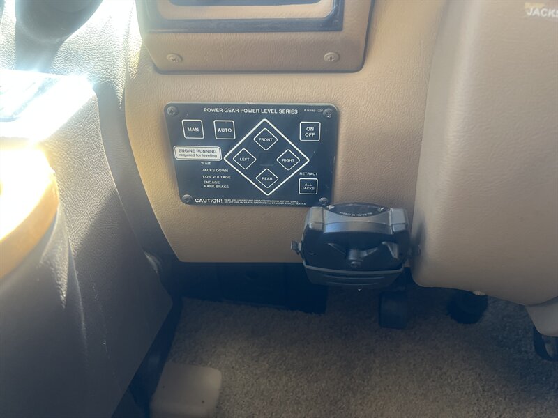 2012 Itasca Suncruiser 35P - Photo 33 - Albuquerque, NM 87108