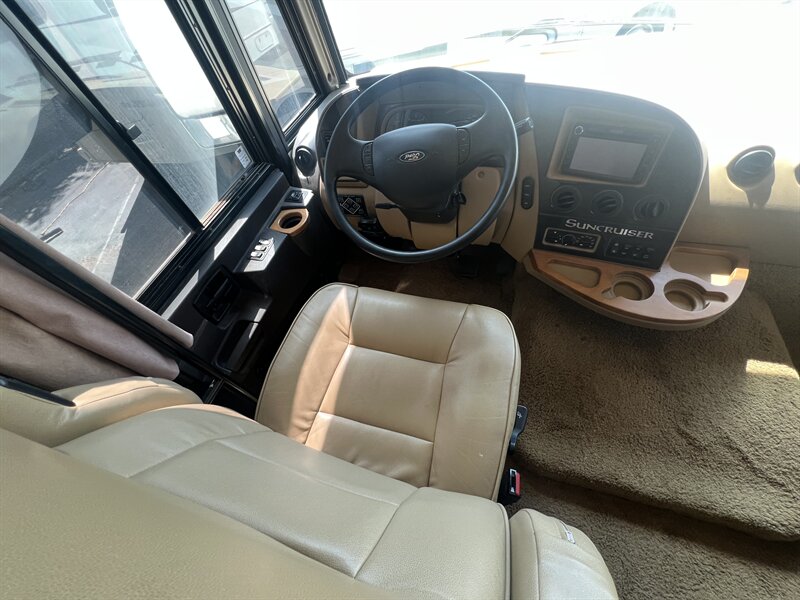 2012 Itasca Suncruiser 35P - Photo 19 - Albuquerque, NM 87108