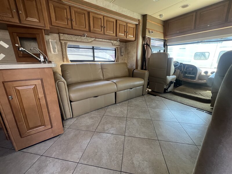 2012 Itasca Suncruiser 35P - Photo 3 - Albuquerque, NM 87108