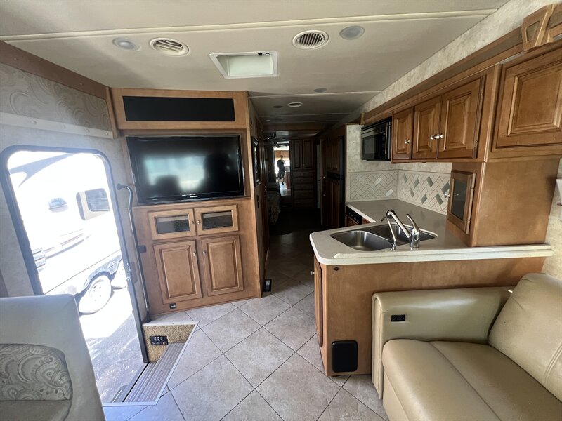 2012 Itasca Suncruiser 35P - Photo 21 - Albuquerque, NM 87108