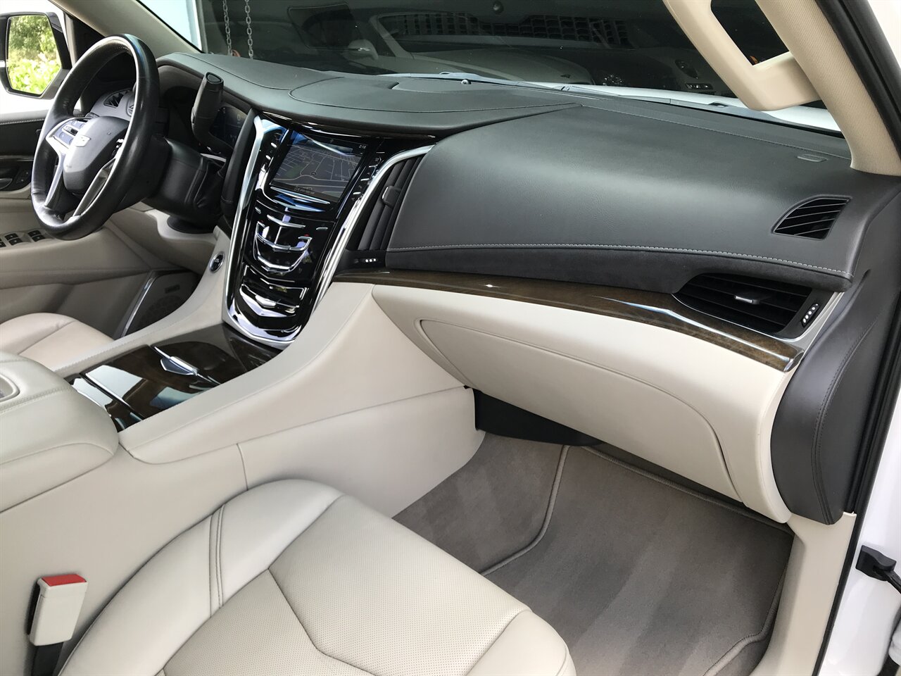 2019 Cadillac Escalade ESV Luxury   - Photo 34 - Stuart, FL 34997