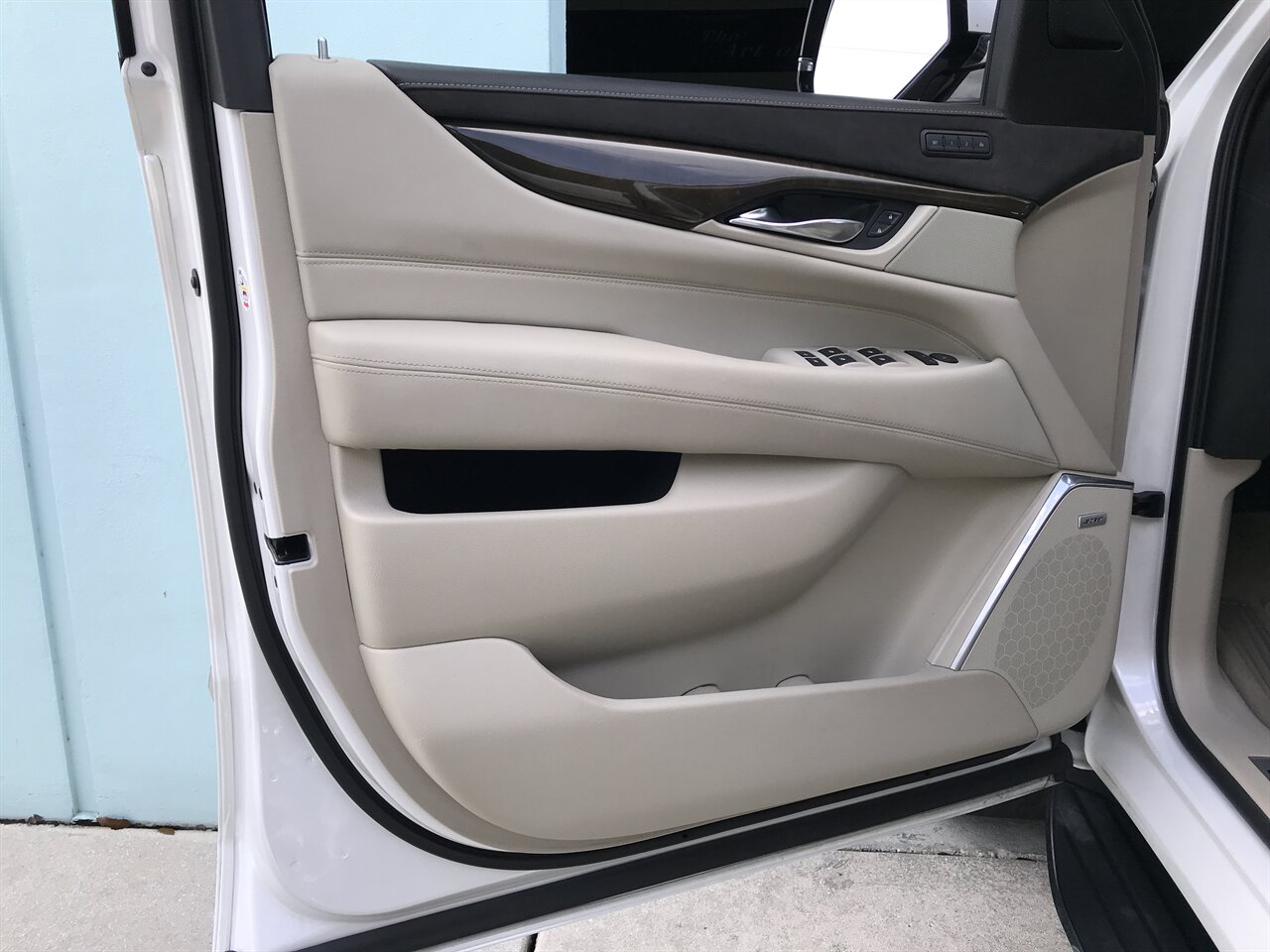 2019 Cadillac Escalade ESV Luxury   - Photo 39 - Stuart, FL 34997