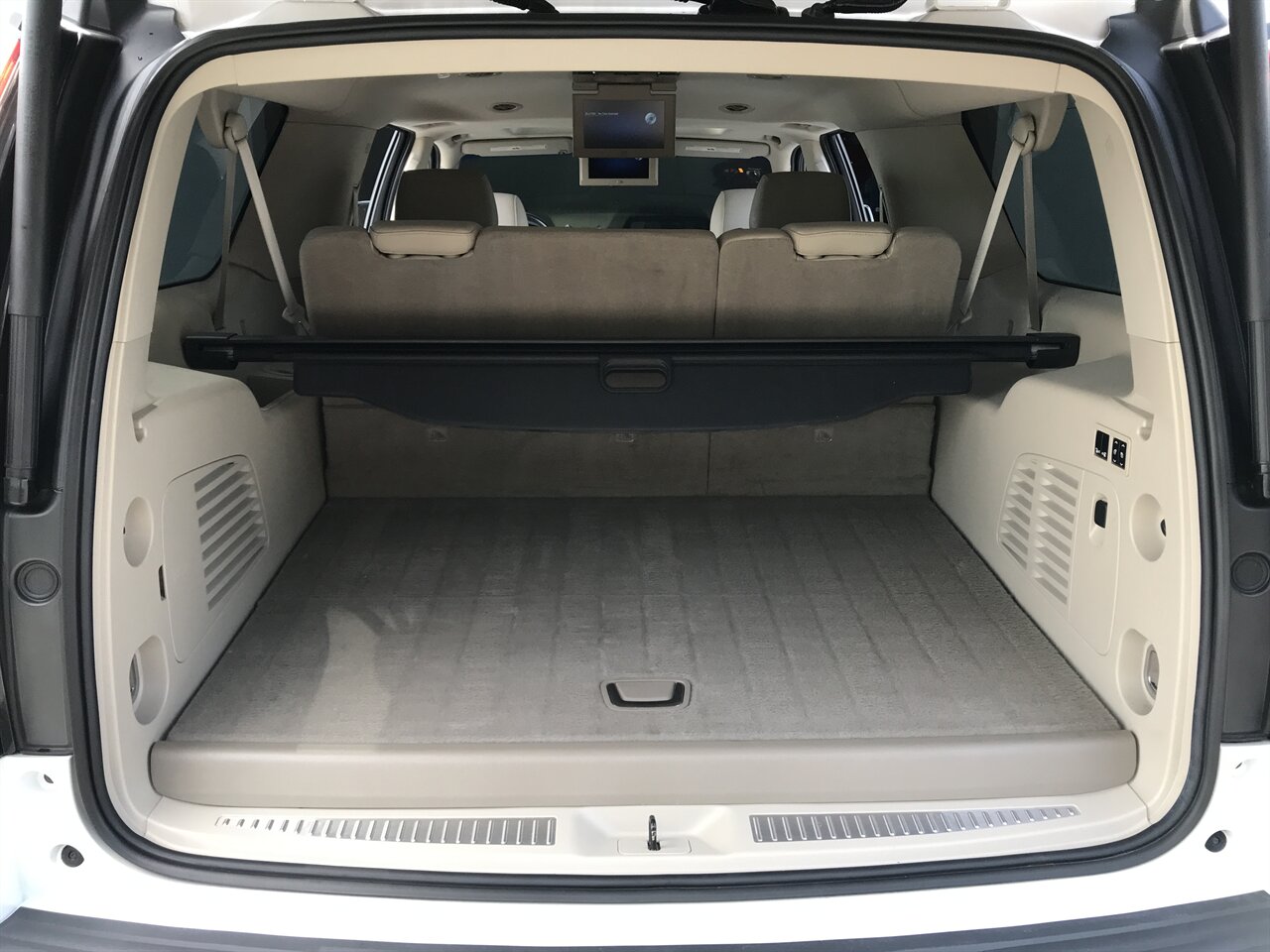 2019 Cadillac Escalade ESV Luxury   - Photo 44 - Stuart, FL 34997