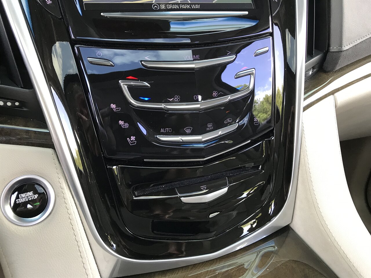2019 Cadillac Escalade ESV Luxury   - Photo 26 - Stuart, FL 34997