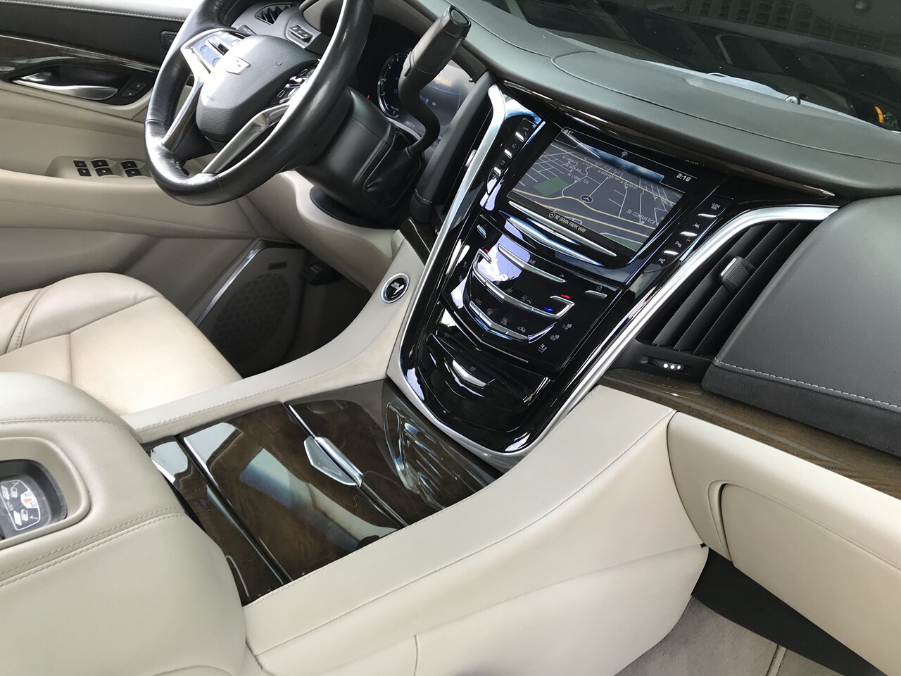 2019 Cadillac Escalade ESV Luxury   - Photo 35 - Stuart, FL 34997