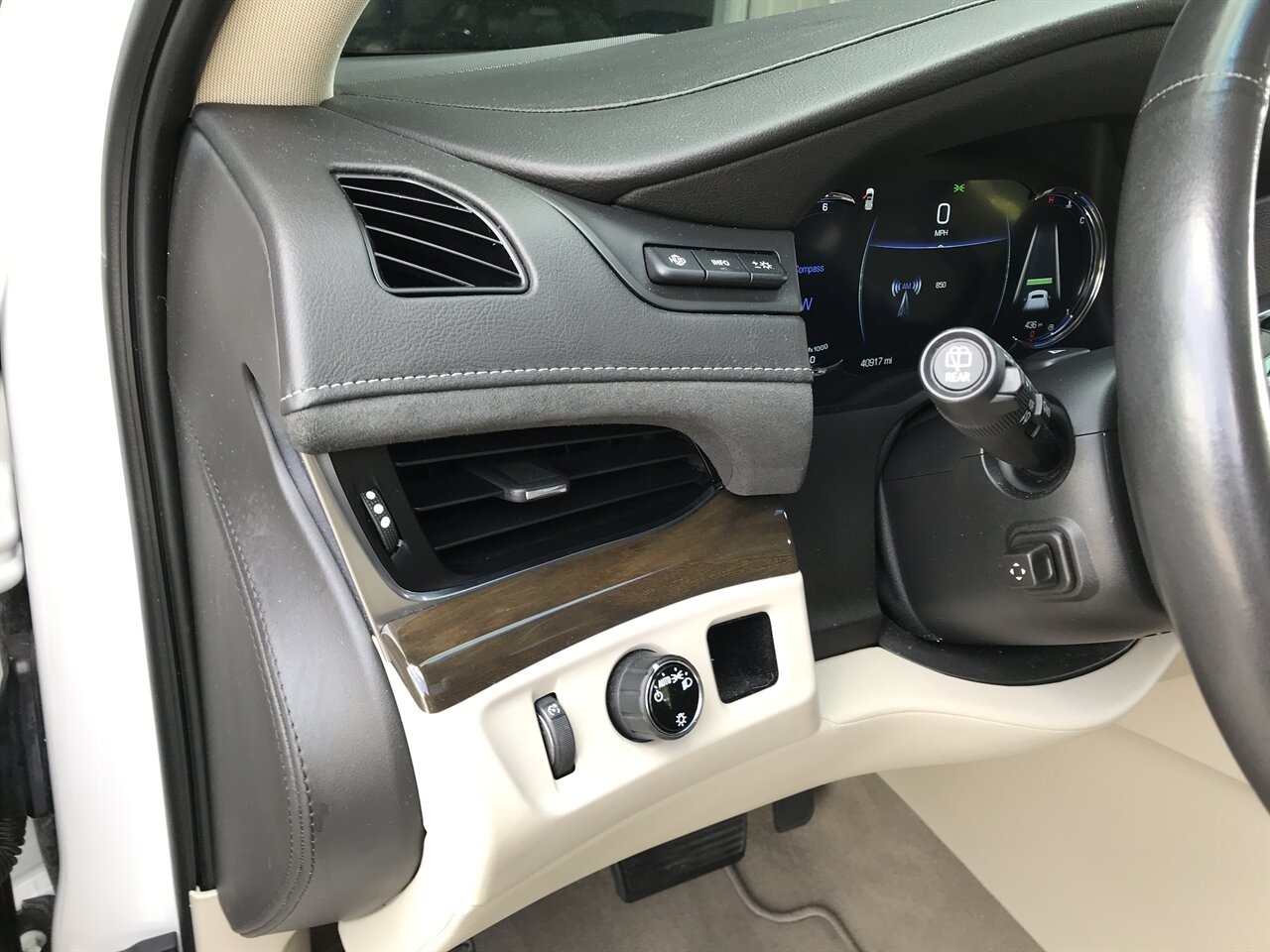 2019 Cadillac Escalade ESV Luxury   - Photo 25 - Stuart, FL 34997