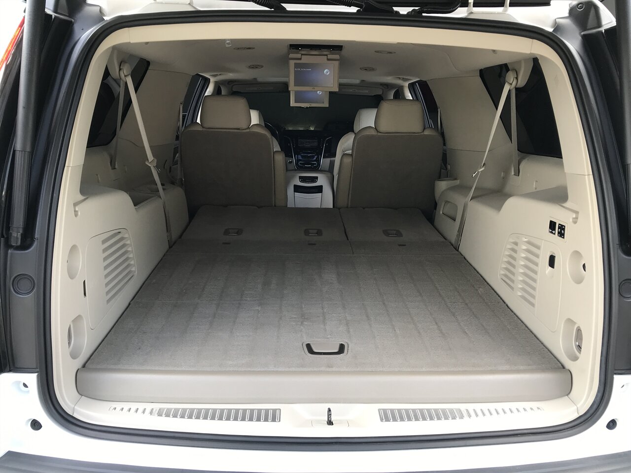 2019 Cadillac Escalade ESV Luxury   - Photo 45 - Stuart, FL 34997
