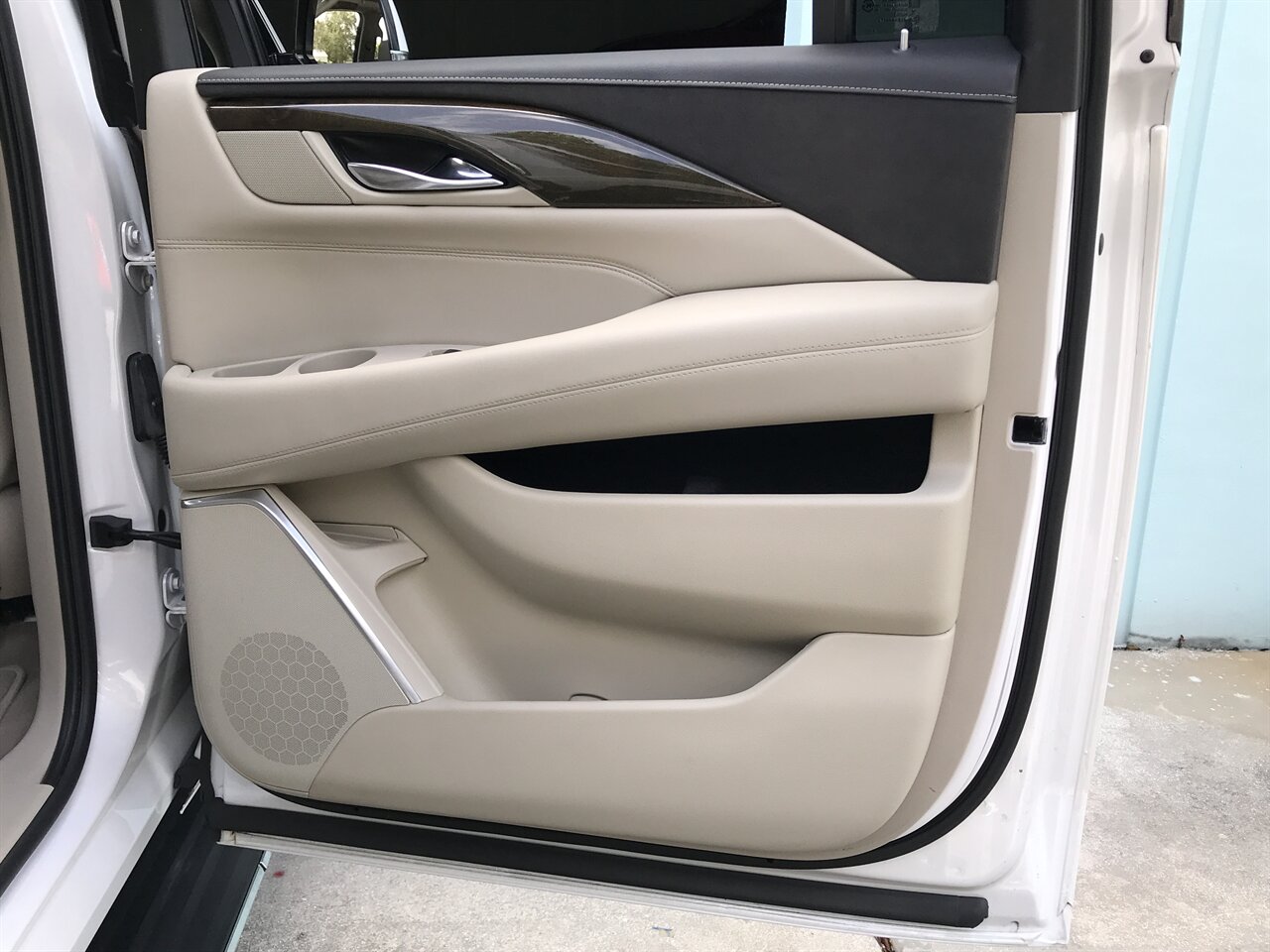 2019 Cadillac Escalade ESV Luxury   - Photo 42 - Stuart, FL 34997