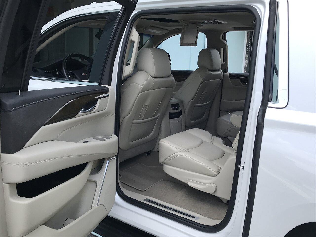2019 Cadillac Escalade ESV Luxury   - Photo 31 - Stuart, FL 34997