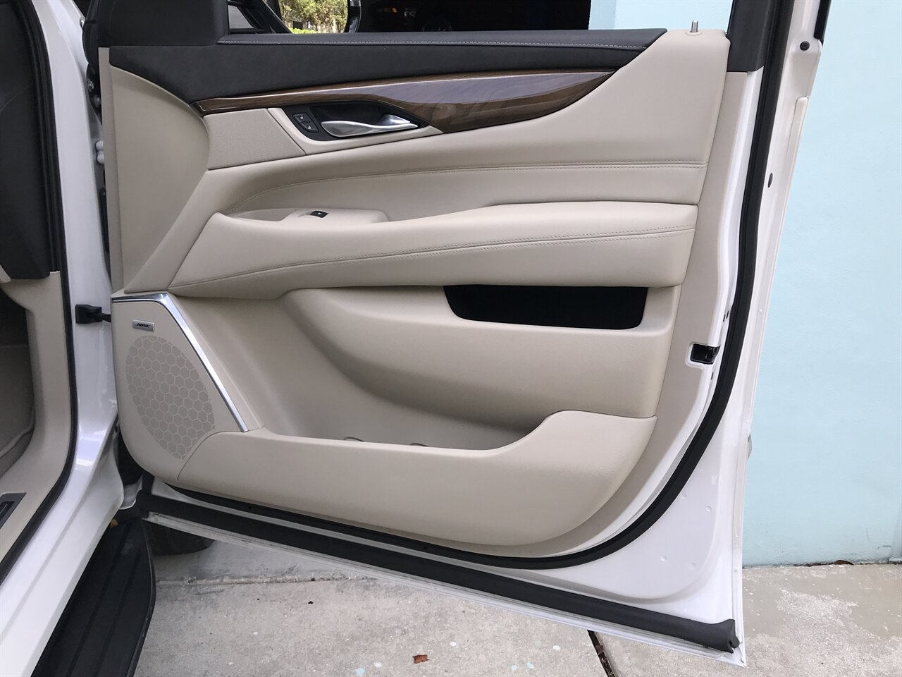 2019 Cadillac Escalade ESV Luxury   - Photo 40 - Stuart, FL 34997