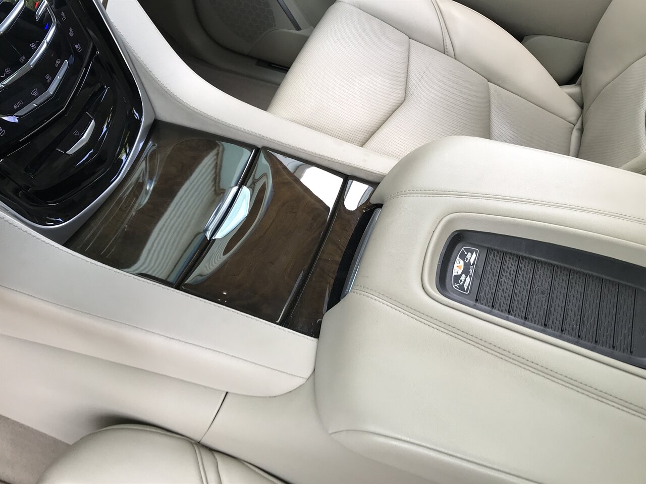 2019 Cadillac Escalade ESV Luxury   - Photo 33 - Stuart, FL 34997