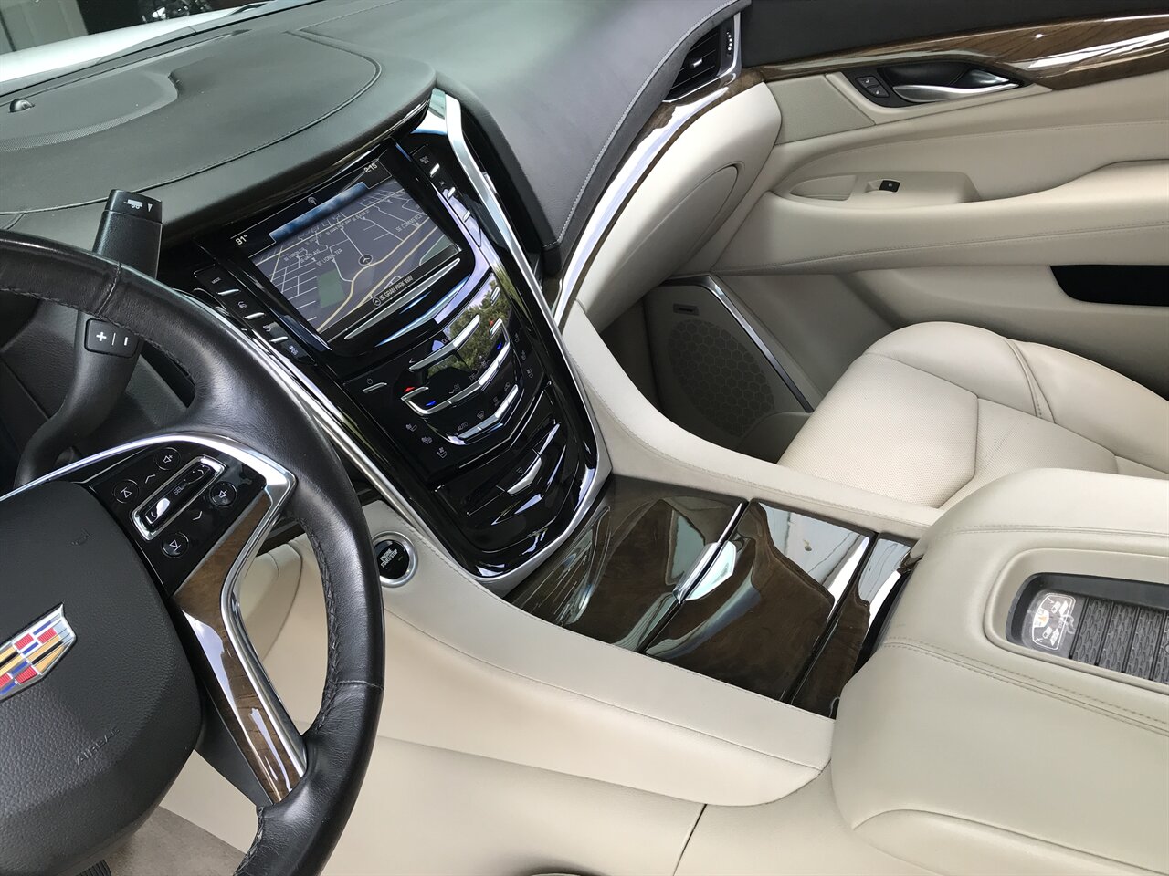 2019 Cadillac Escalade ESV Luxury   - Photo 38 - Stuart, FL 34997
