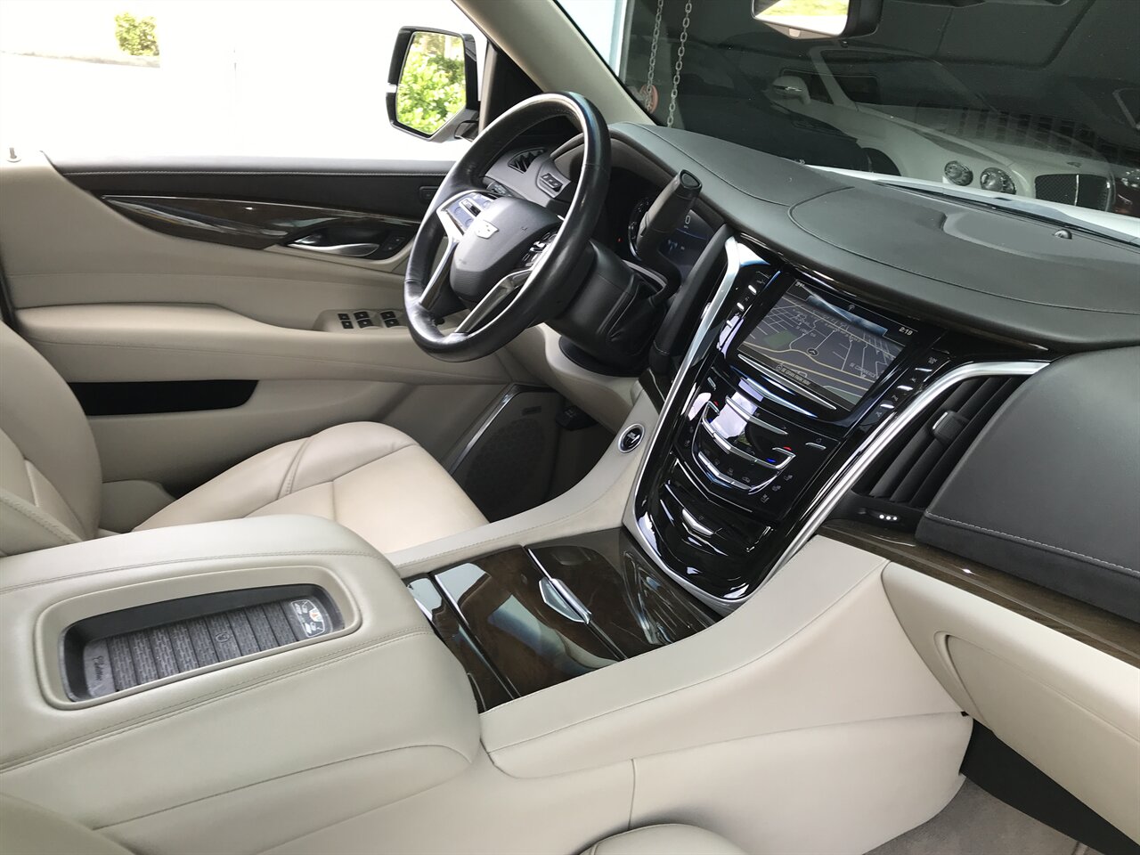 2019 Cadillac Escalade ESV Luxury   - Photo 2 - Stuart, FL 34997