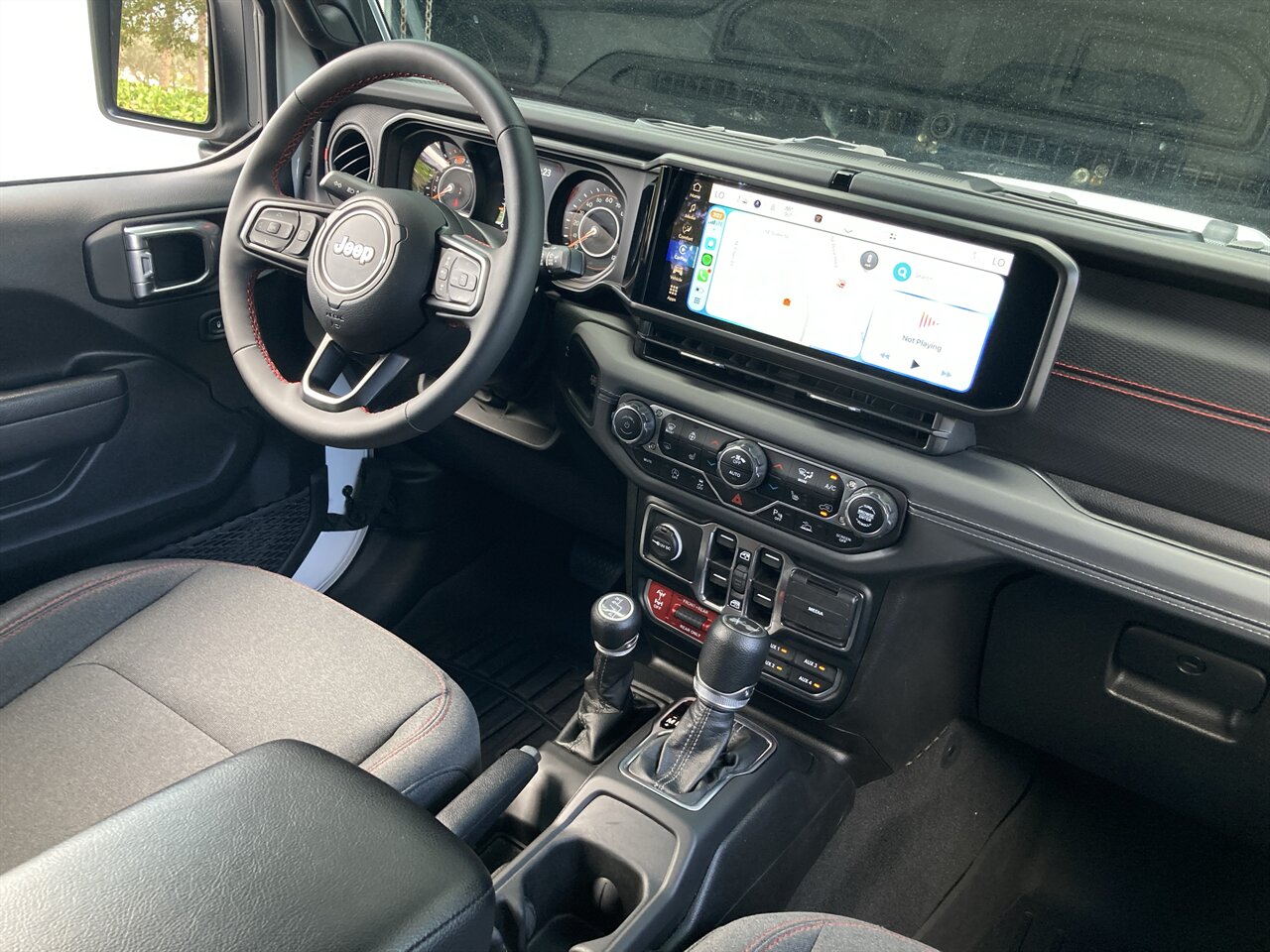 2024 Jeep Wrangler Rubicon - Photo 2 - Stuart, FL 34997