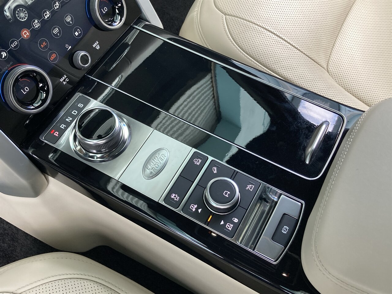 2019 Land Rover Range Rover Supercharged - Photo 29 - Stuart, FL 34997