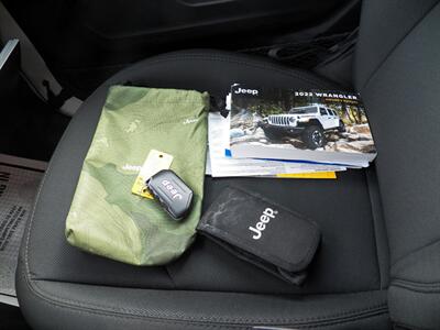 2022 Jeep Wrangler Sport S 4x4 - Photo 31 - Mishawaka, IN 46545