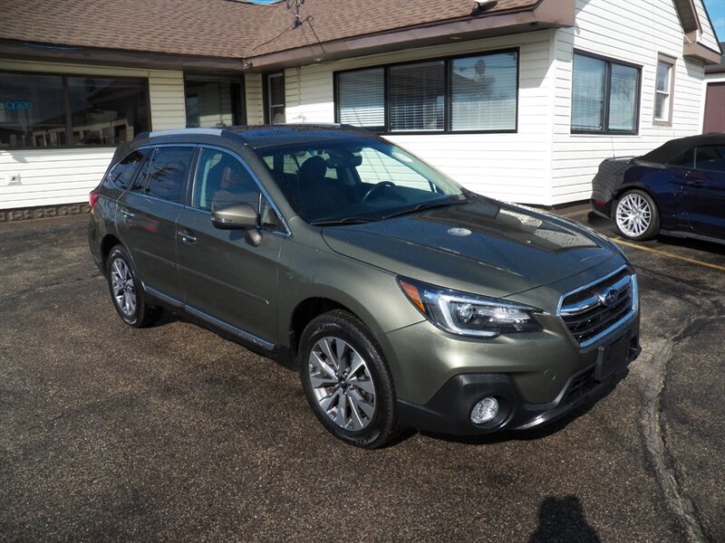 2019 Subaru Outback 3.6R Touring  AWD - Photo 1 - Mishawaka, IN 46545