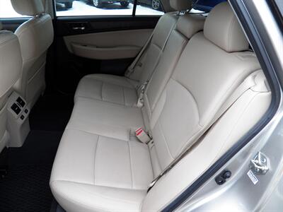 2015 Subaru Outback 3.6R Limited AWD - Photo 8 - Mishawaka, IN 46545