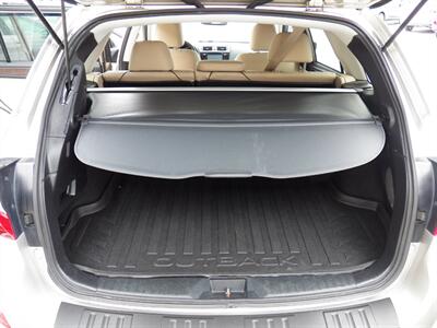 2015 Subaru Outback 3.6R Limited AWD - Photo 9 - Mishawaka, IN 46545