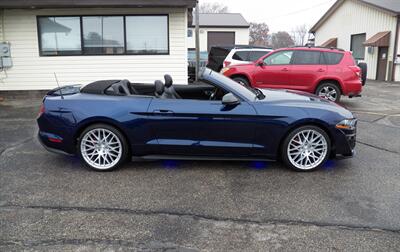 2018 Ford Mustang EcoBoost Premium   - Photo 11 - Mishawaka, IN 46545
